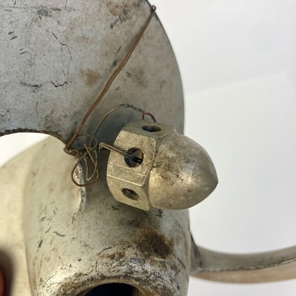 Vintage Outboard Motor Propeller 8" w/ Prop Nut 137 OMC? Johnson Evinrude - Picture 5 of 5